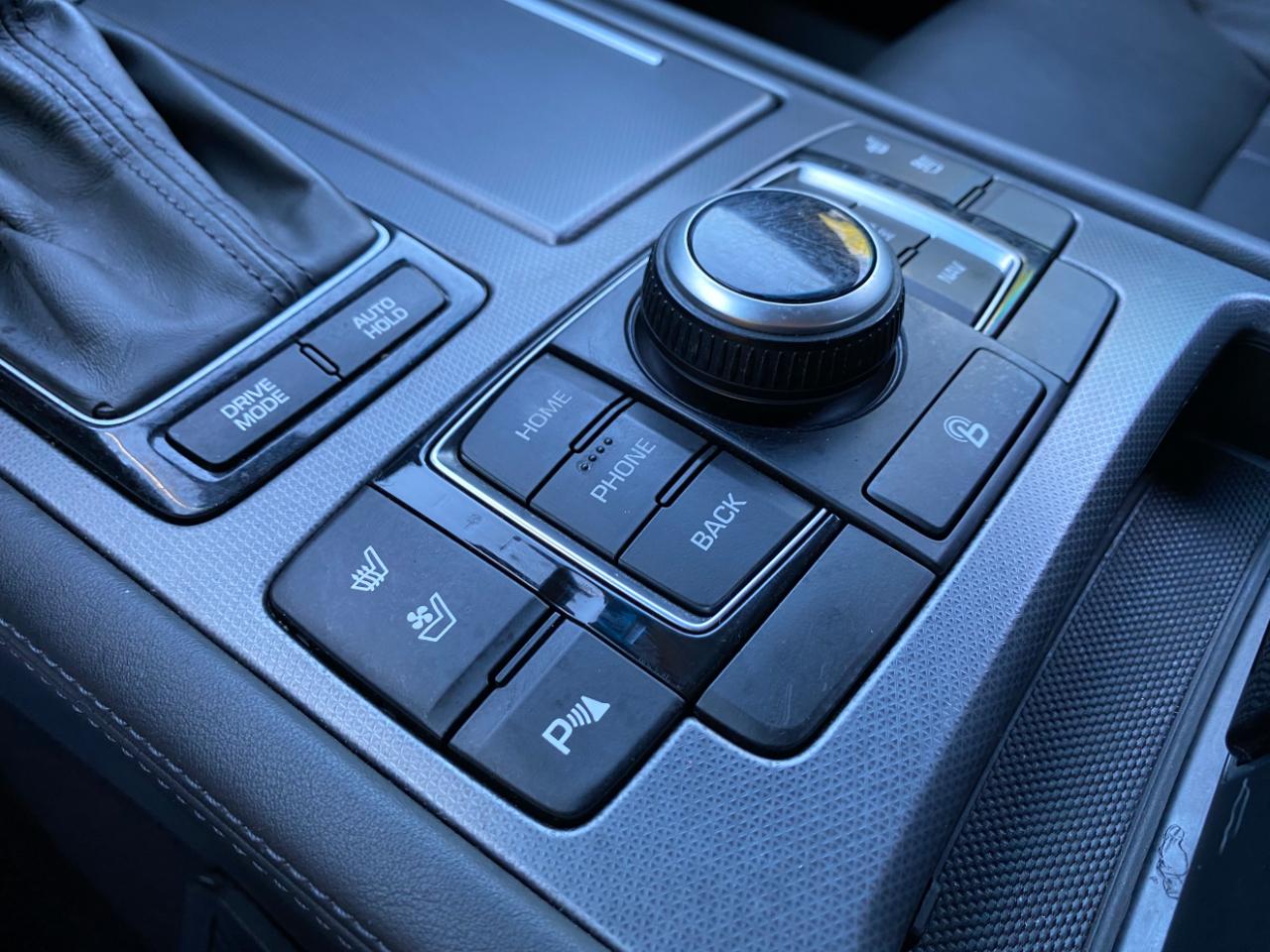 Hyundai Genesis 4dr Sdn V8 5.0L RWD 2015