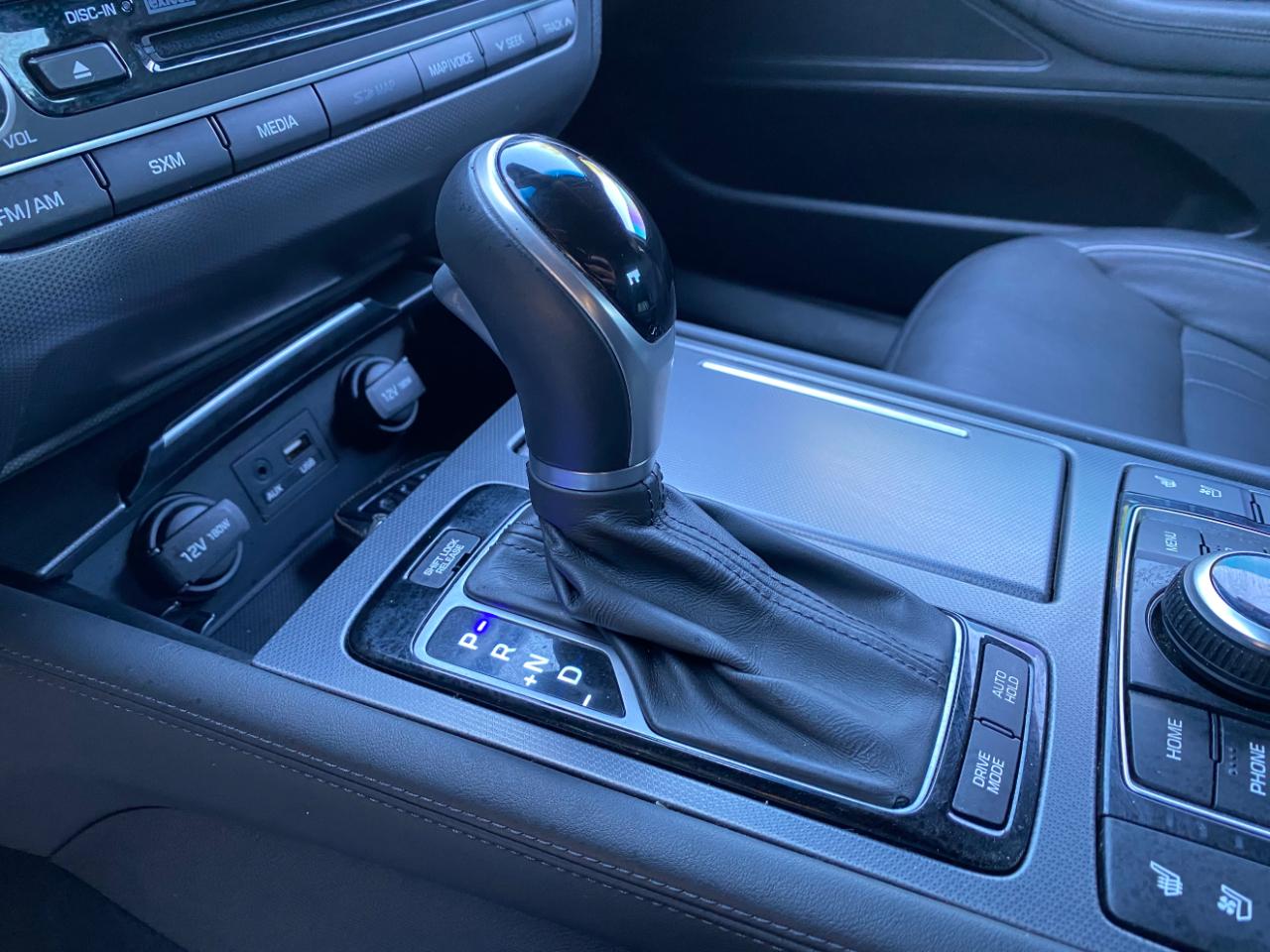 Hyundai Genesis 4dr Sdn V8 5.0L RWD 2015