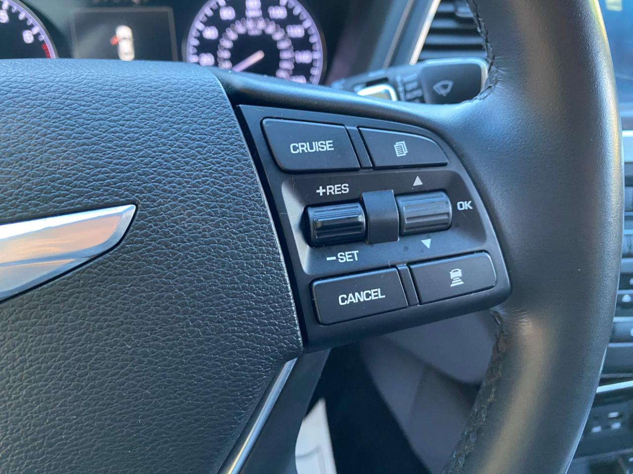 Hyundai Genesis 4dr Sdn V8 5.0L RWD 2015