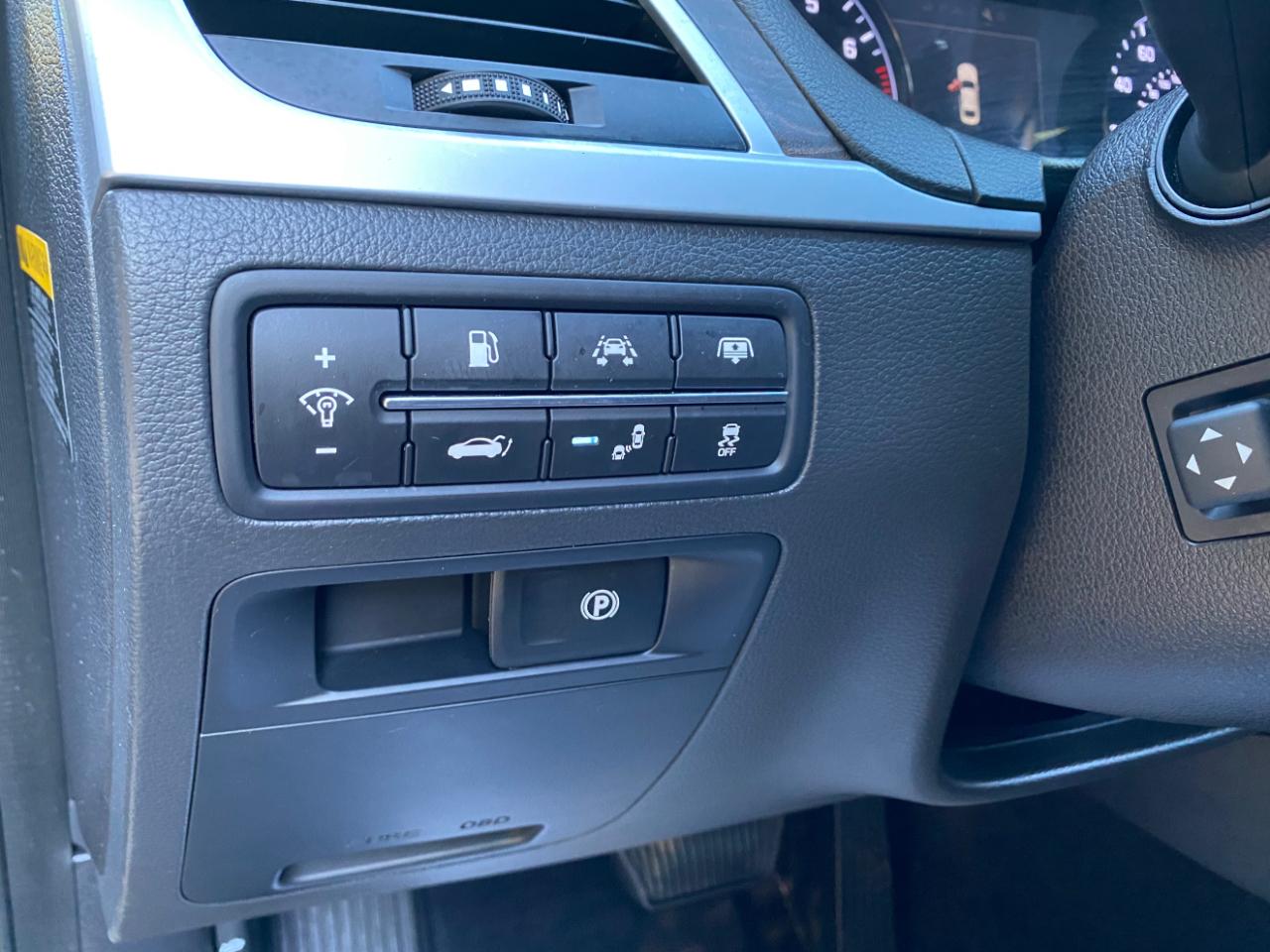 Hyundai Genesis 4dr Sdn V8 5.0L RWD 2015