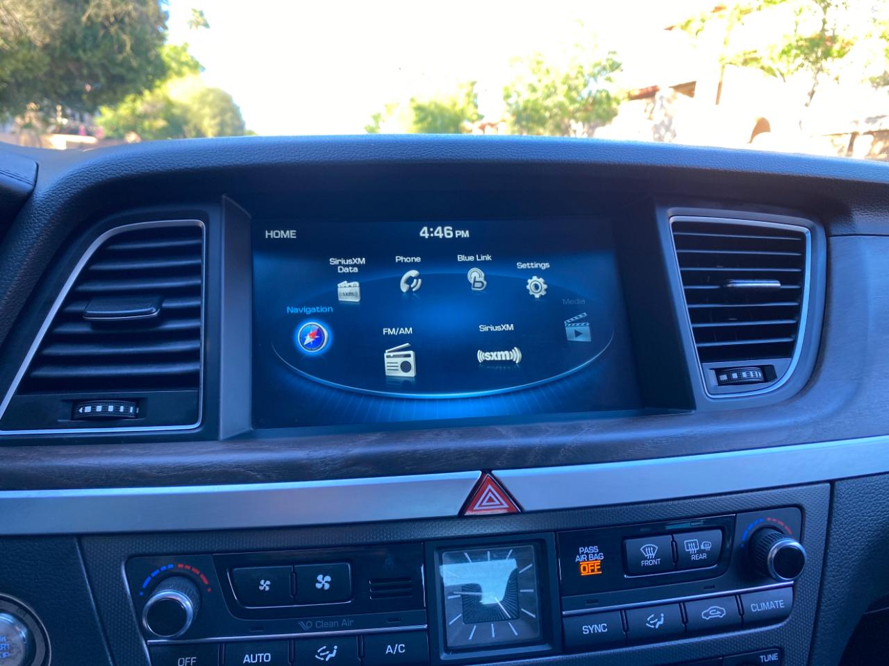 Hyundai Genesis 4dr Sdn V8 5.0L RWD 2015