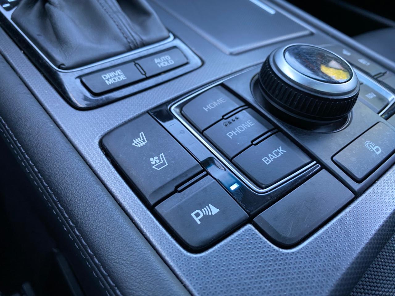 Hyundai Genesis 4dr Sdn V8 5.0L RWD 2015