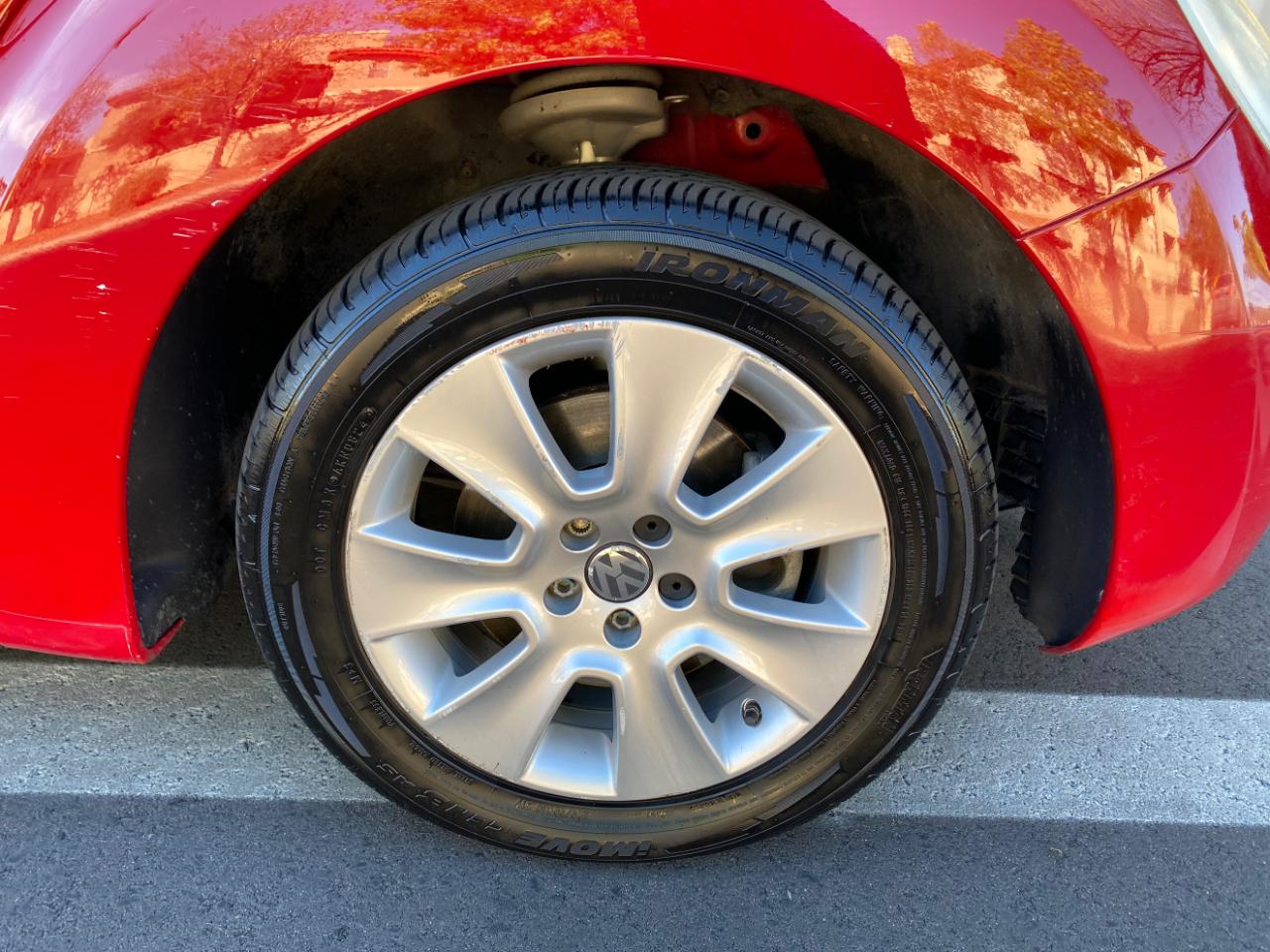 Volkswagen New Beetle Coupe 2dr Auto 2009