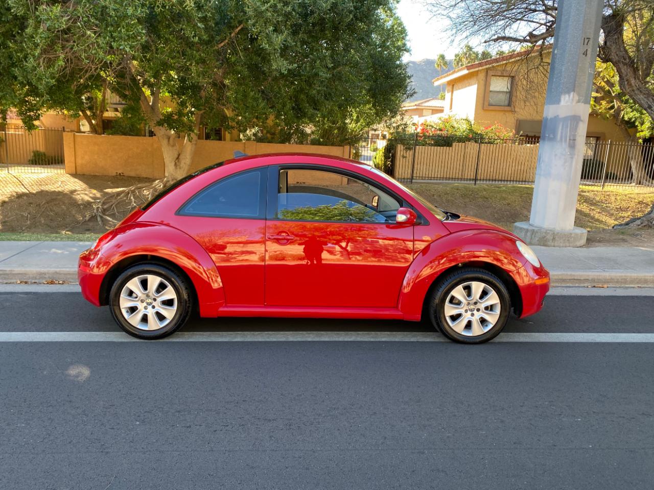 Volkswagen New Beetle Coupe 2dr Auto 2009