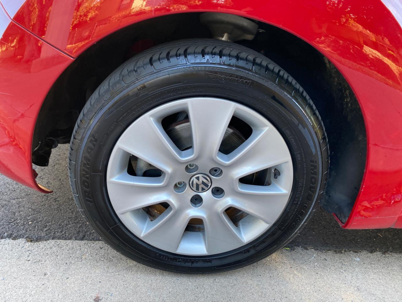 Volkswagen New Beetle Coupe 2dr Auto 2009