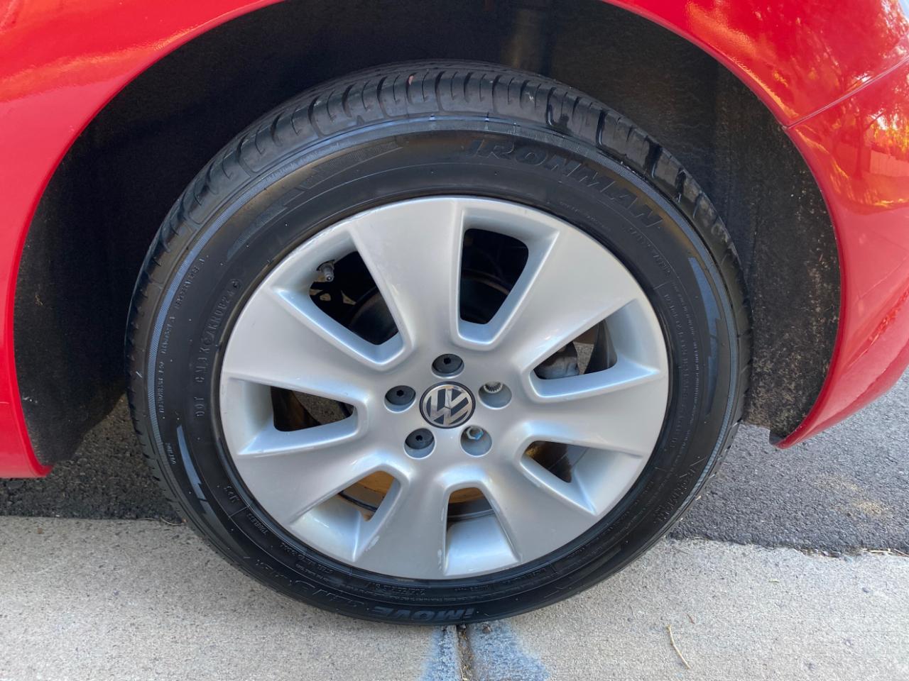 Volkswagen New Beetle Coupe 2dr Auto 2009