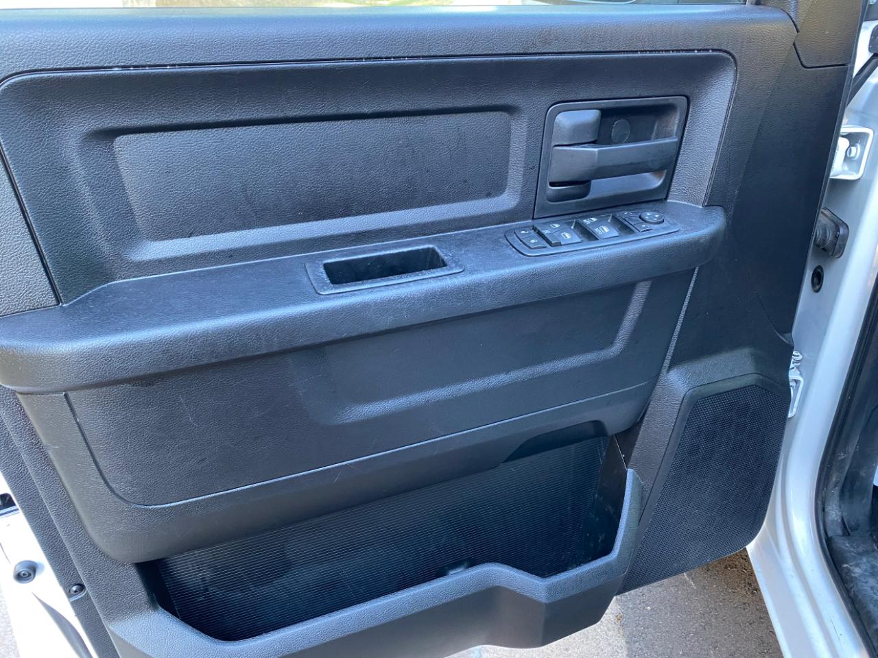 RAM 1500 2WD Quad Cab 140.5" Express 2016