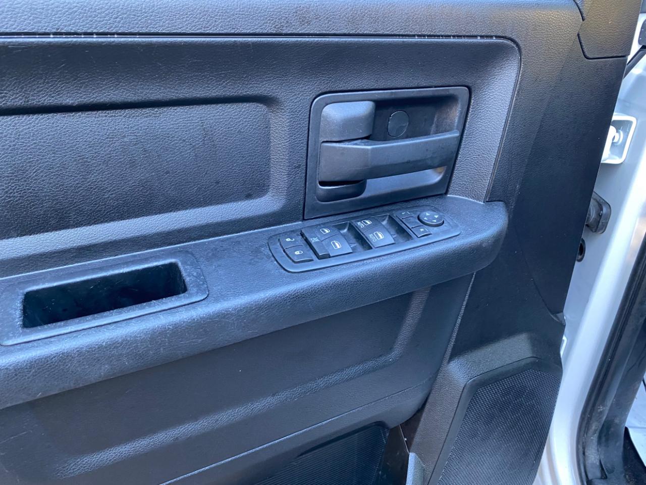 RAM 1500 2WD Quad Cab 140.5" Express 2016