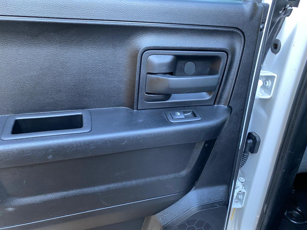 RAM 1500 2WD Quad Cab 140.5" Express 2016