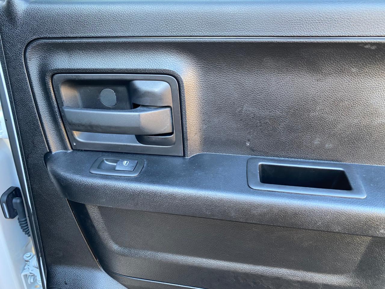 RAM 1500 2WD Quad Cab 140.5" Express 2016