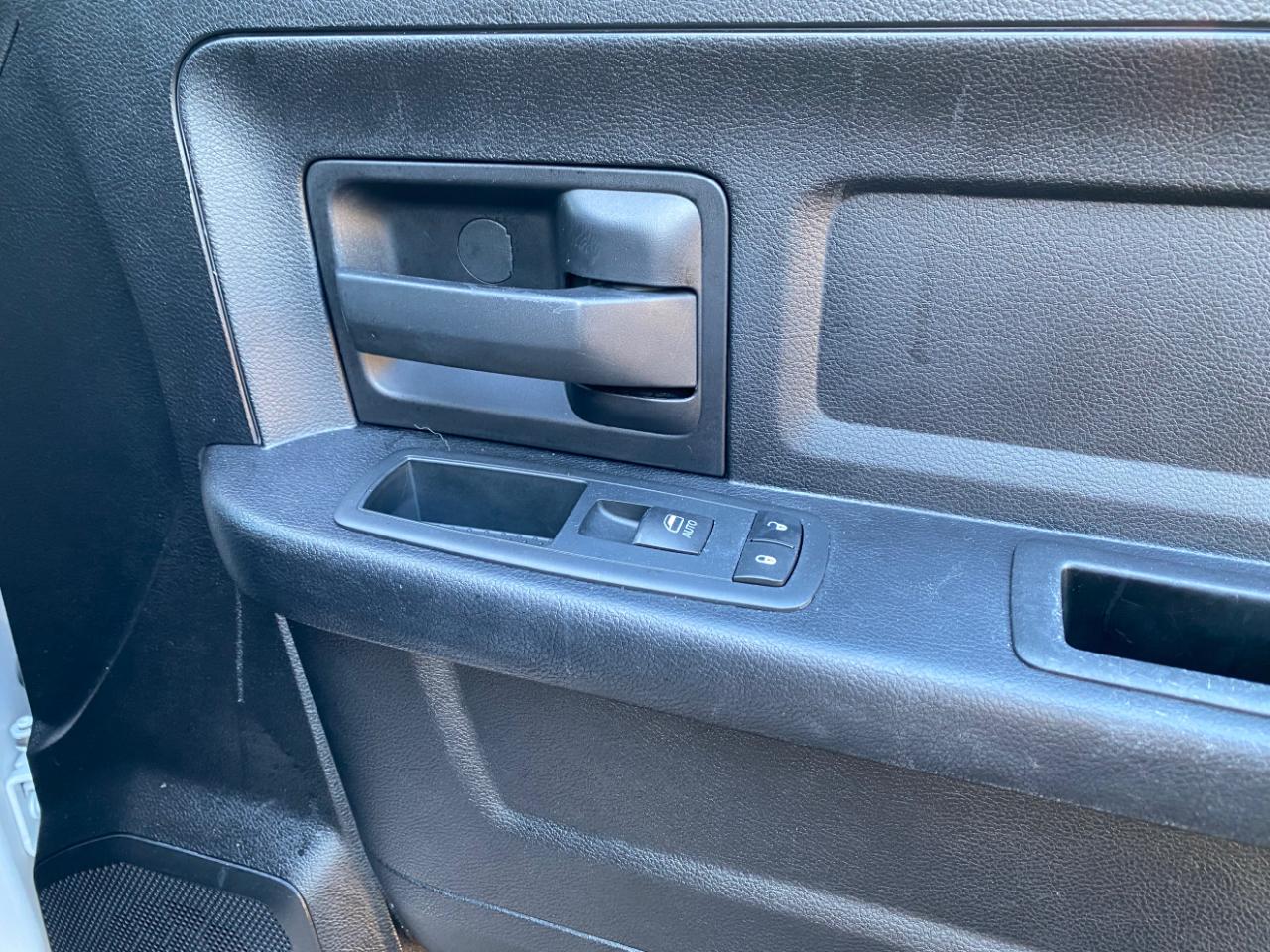 RAM 1500 2WD Quad Cab 140.5" Express 2016