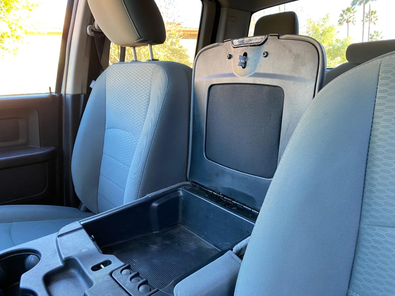 RAM 1500 2WD Quad Cab 140.5" Express 2016