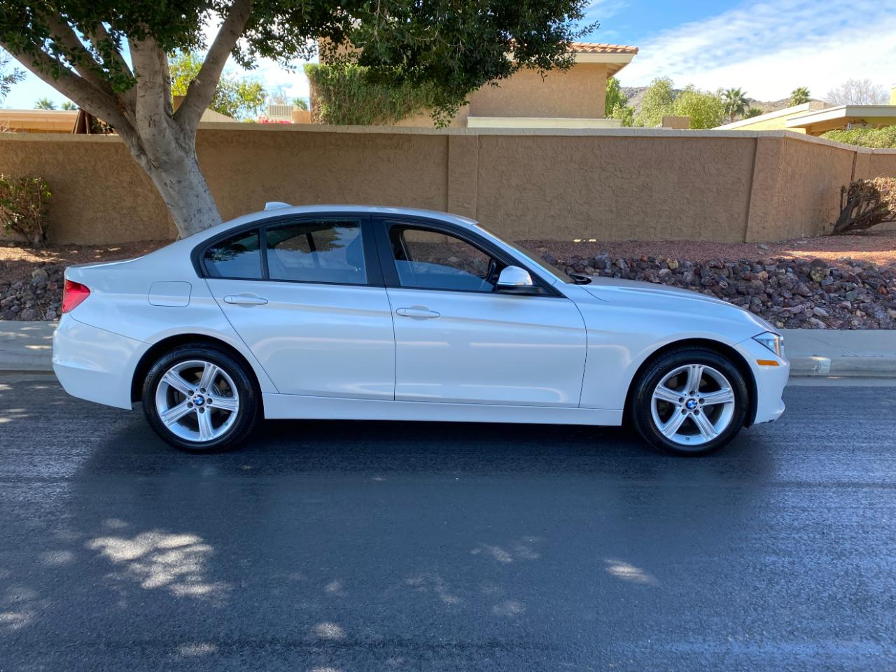 BMW 3 Series 4dr Sdn 320i RWD 2015