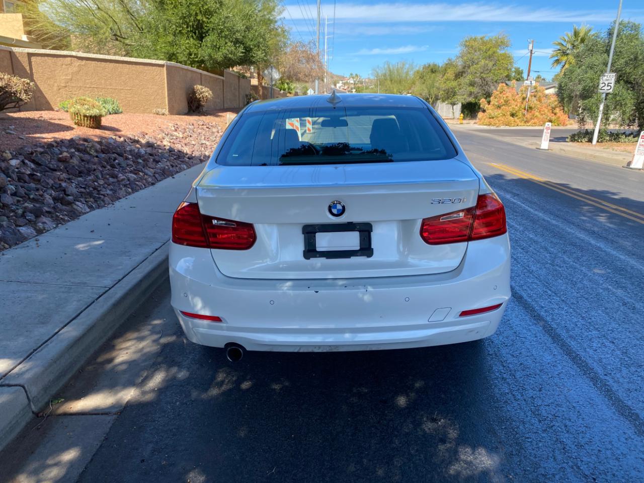 BMW 3 Series 4dr Sdn 320i RWD 2015