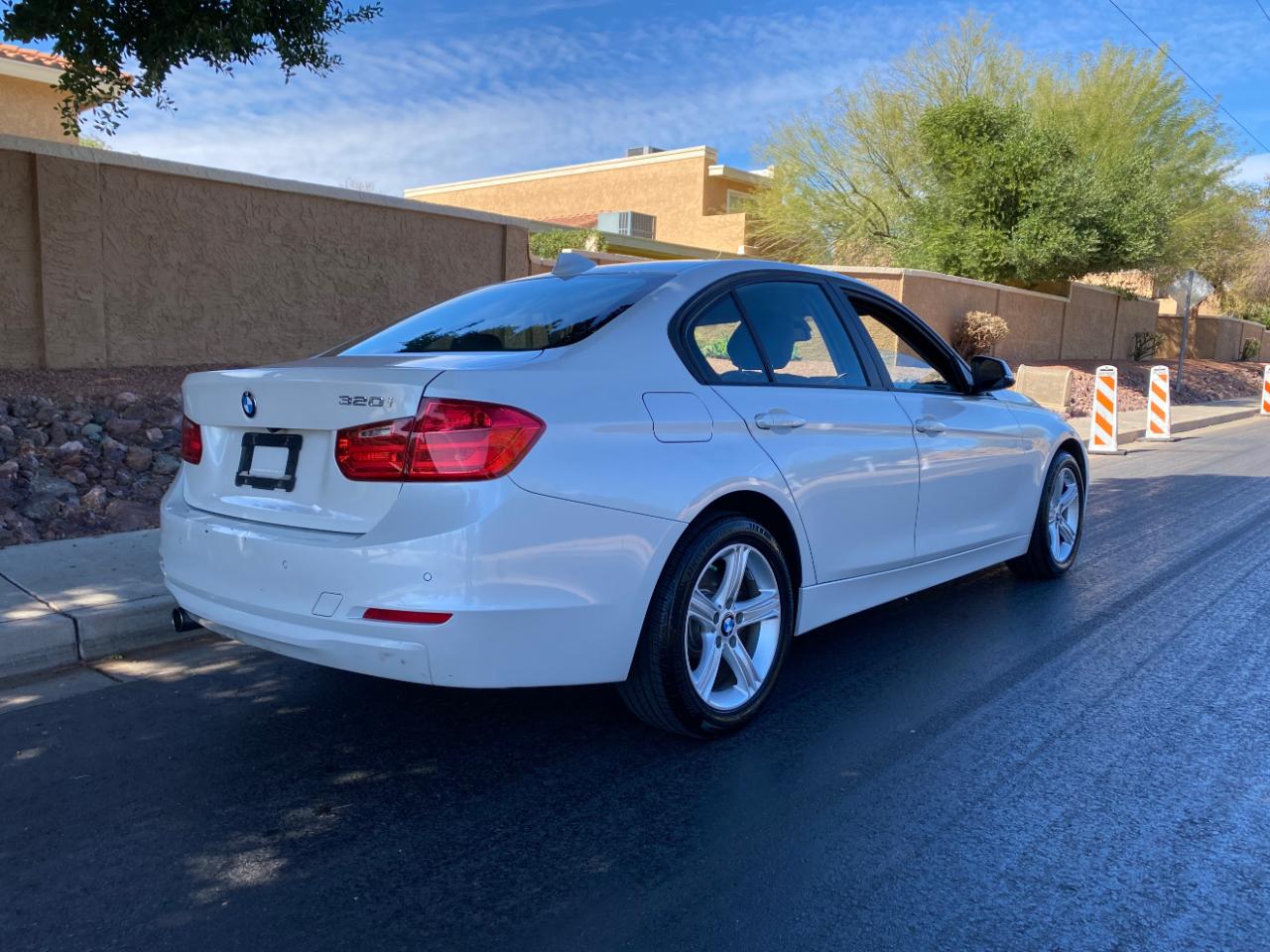 BMW 3 Series 4dr Sdn 320i RWD 2015