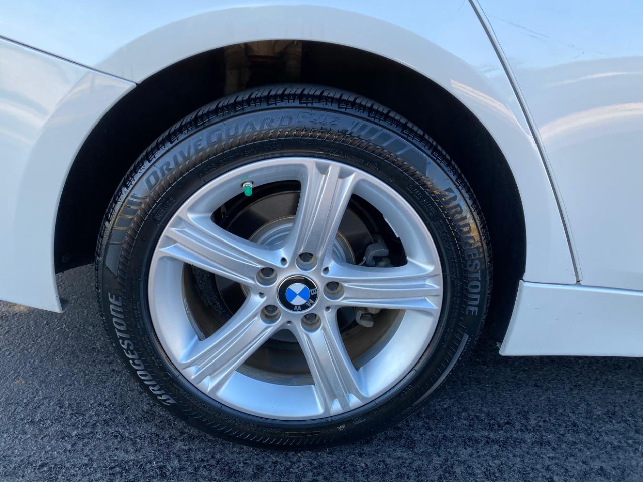 BMW 3 Series 4dr Sdn 320i RWD 2015