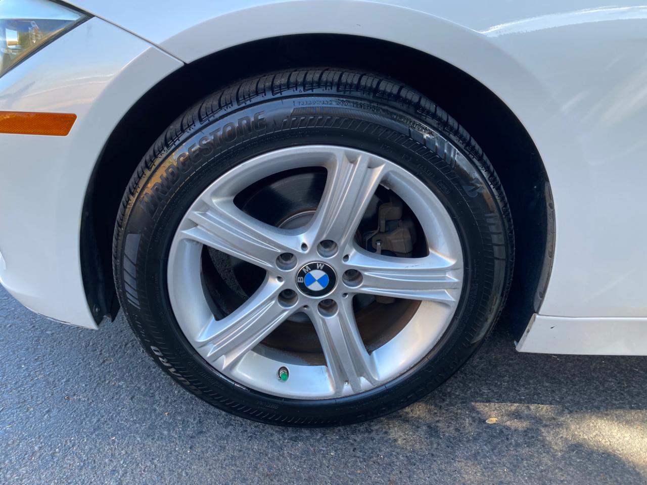 BMW 3 Series 4dr Sdn 320i RWD 2015