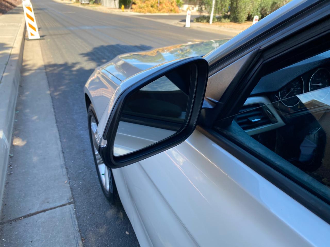 BMW 3 Series 4dr Sdn 320i RWD 2015