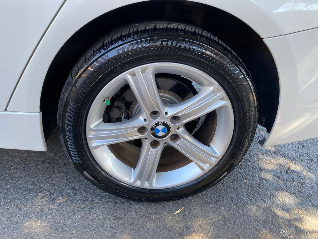 BMW 3 Series 4dr Sdn 320i RWD 2015