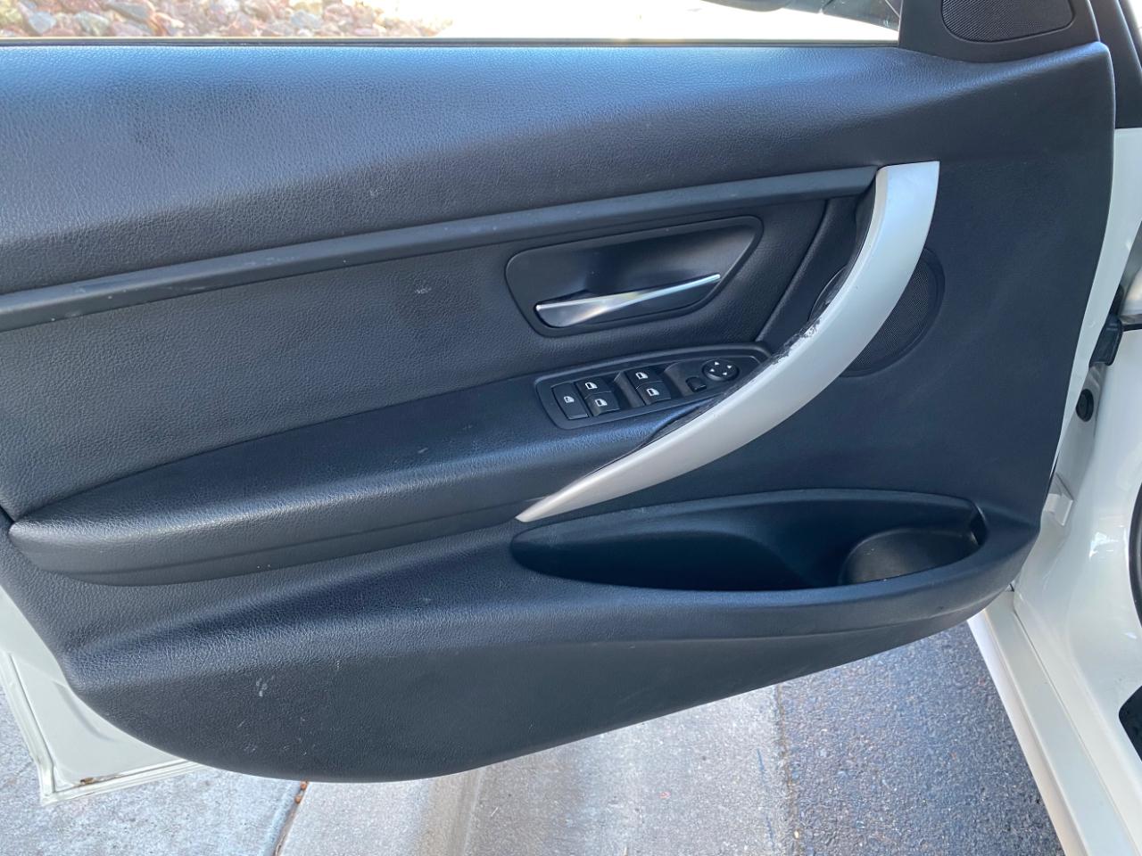 BMW 3 Series 4dr Sdn 320i RWD 2015