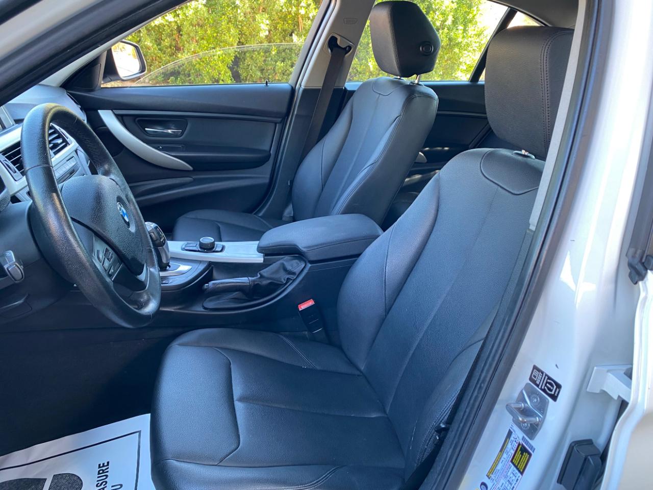 BMW 3 Series 4dr Sdn 320i RWD 2015