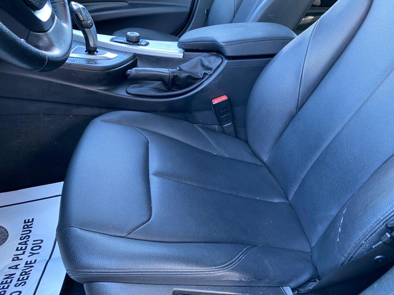 BMW 3 Series 4dr Sdn 320i RWD 2015