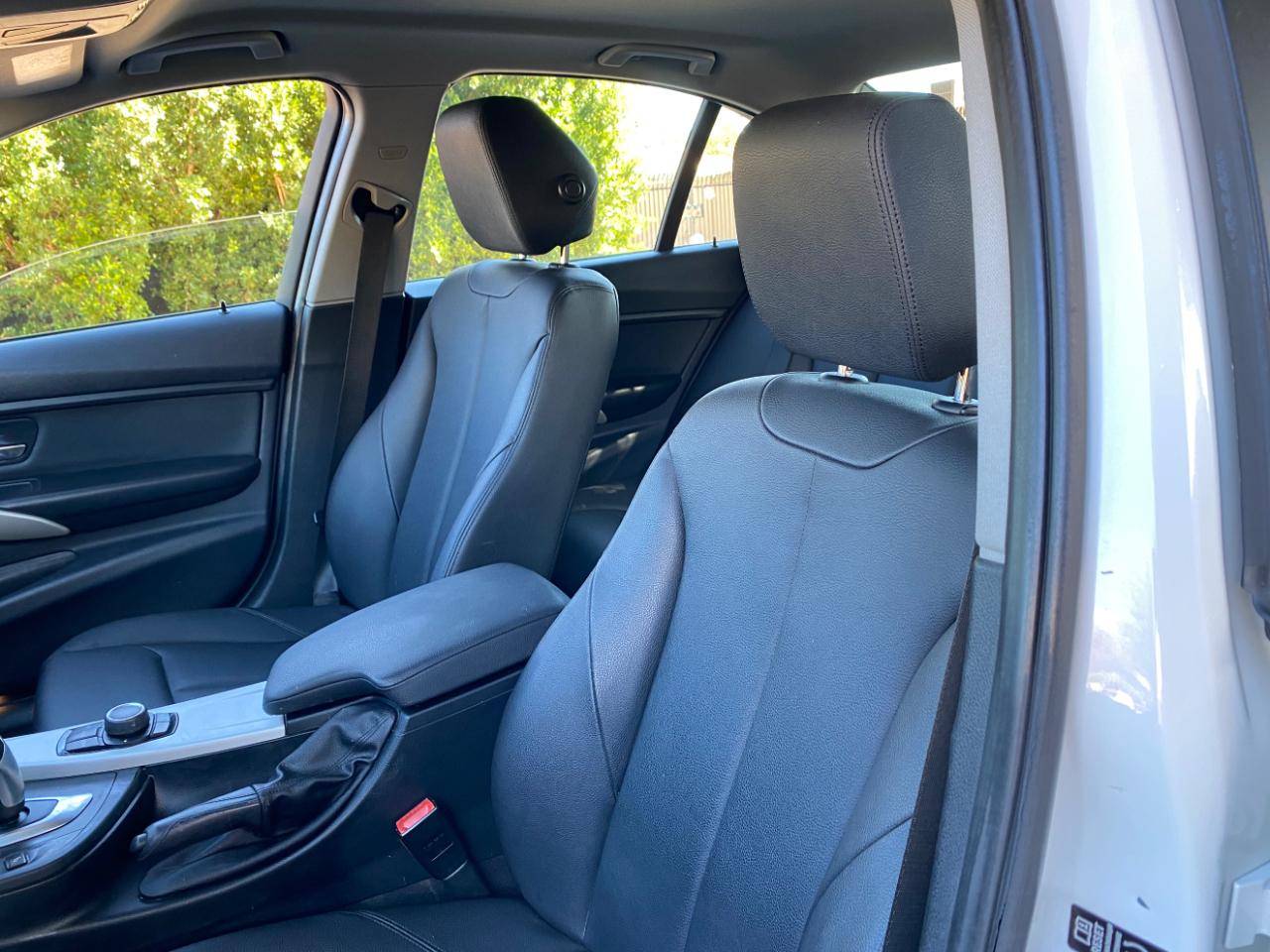 BMW 3 Series 4dr Sdn 320i RWD 2015