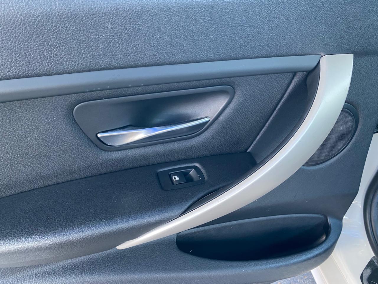 BMW 3 Series 4dr Sdn 320i RWD 2015