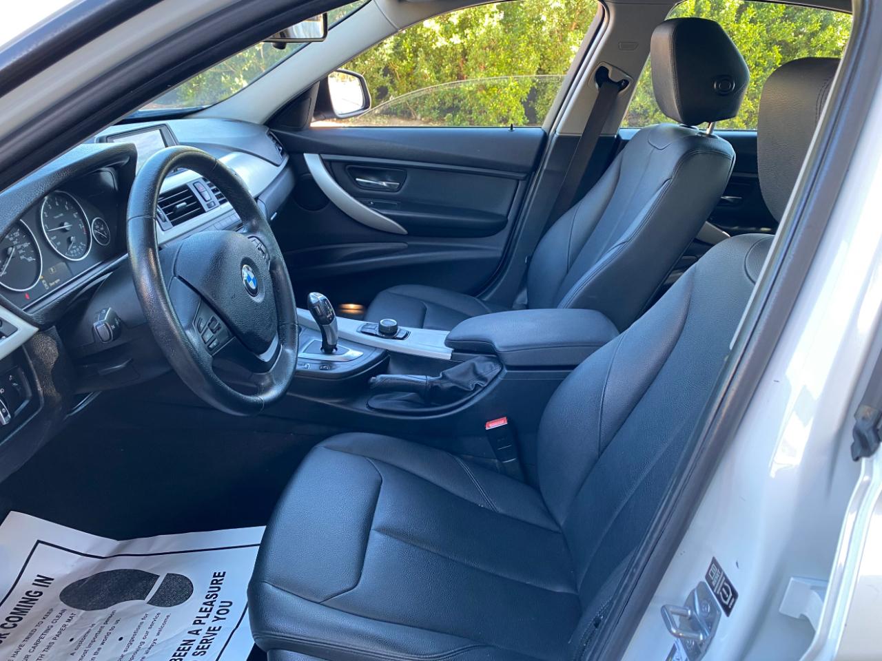 BMW 3 Series 4dr Sdn 320i RWD 2015