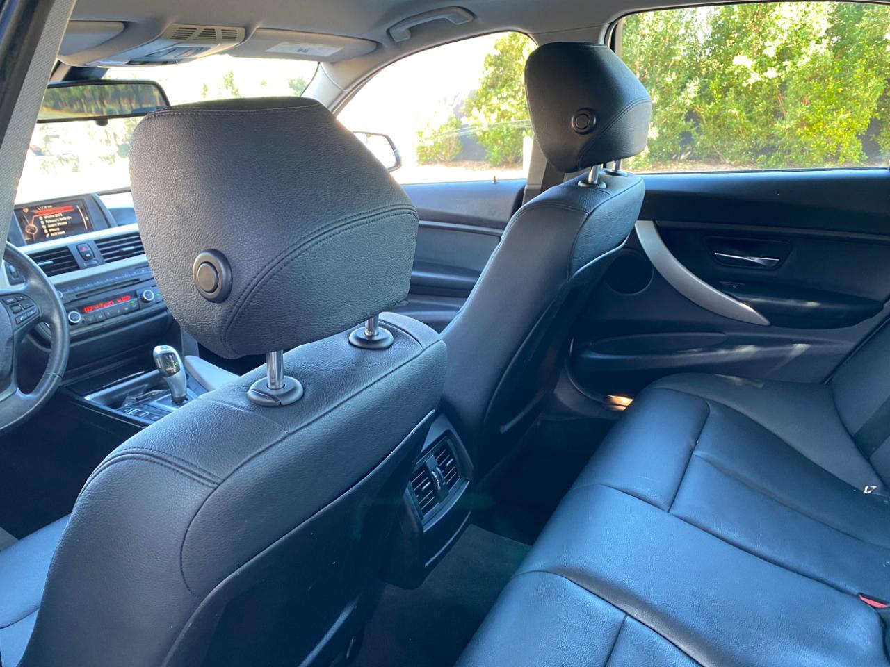 BMW 3 Series 4dr Sdn 320i RWD 2015