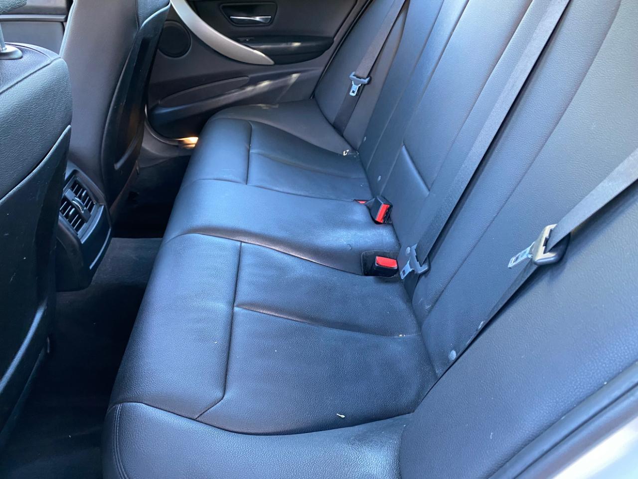 BMW 3 Series 4dr Sdn 320i RWD 2015