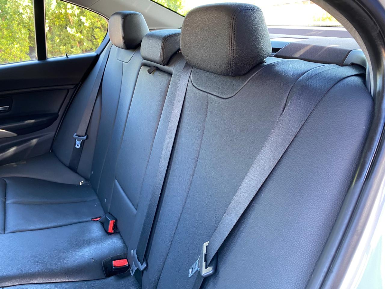 BMW 3 Series 4dr Sdn 320i RWD 2015