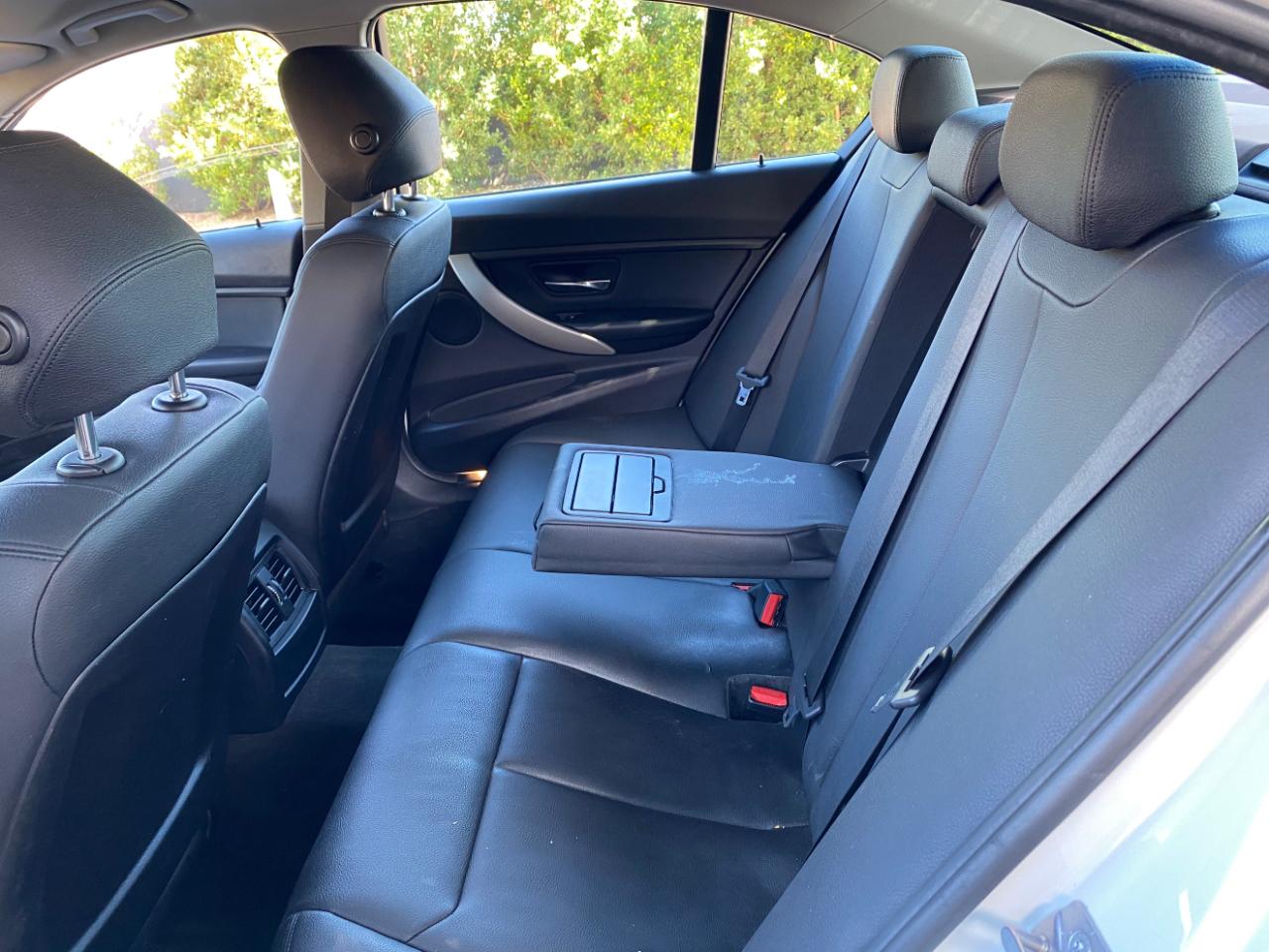 BMW 3 Series 4dr Sdn 320i RWD 2015