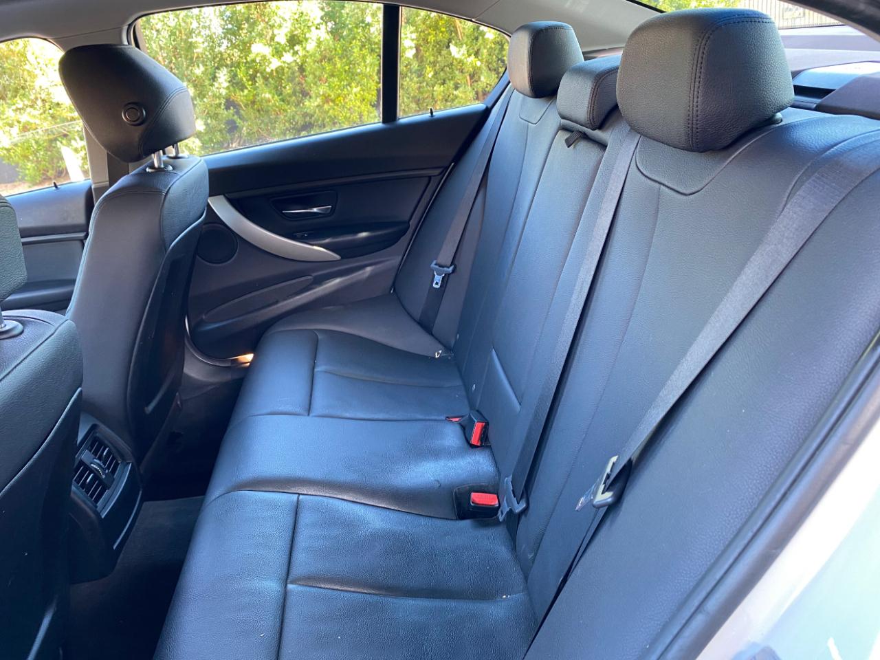 BMW 3 Series 4dr Sdn 320i RWD 2015