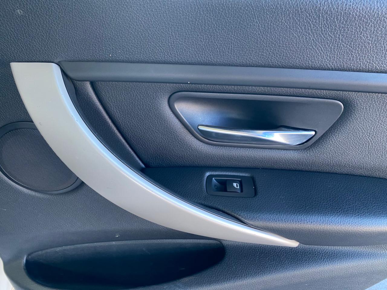 BMW 3 Series 4dr Sdn 320i RWD 2015