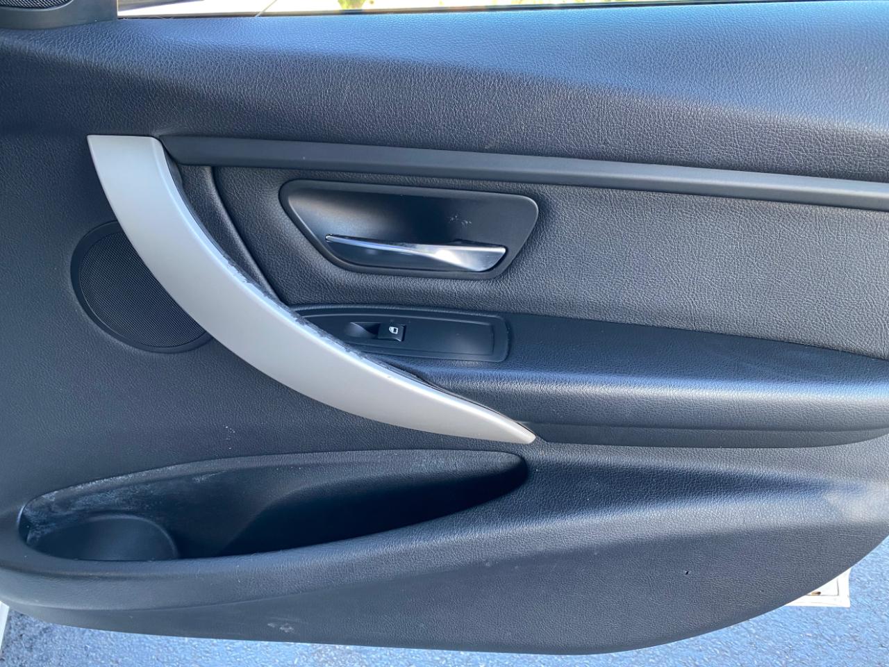 BMW 3 Series 4dr Sdn 320i RWD 2015