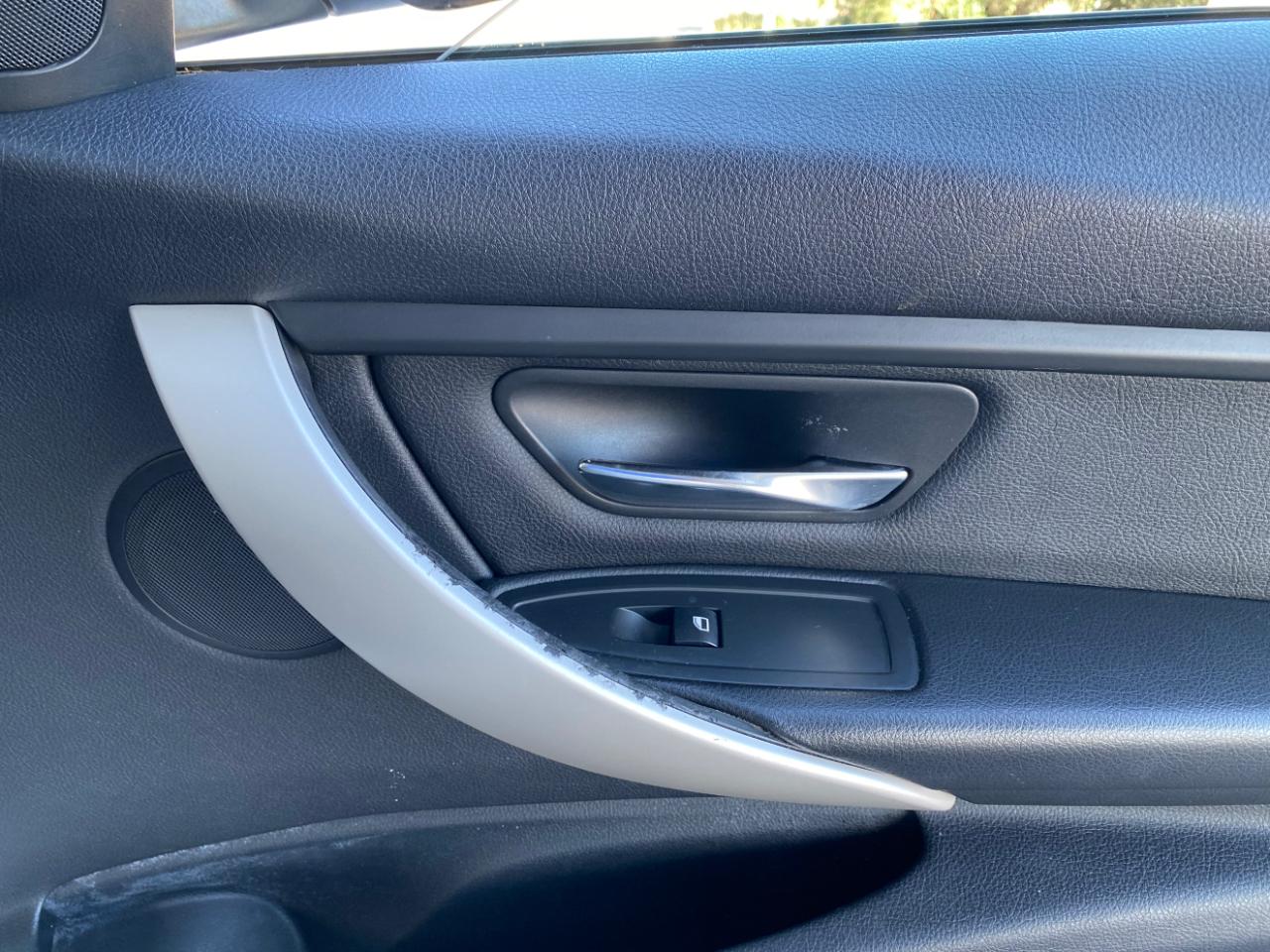 BMW 3 Series 4dr Sdn 320i RWD 2015