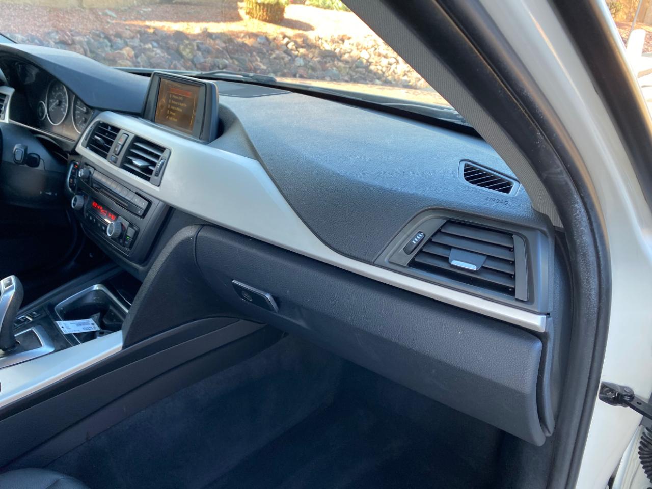 BMW 3 Series 4dr Sdn 320i RWD 2015