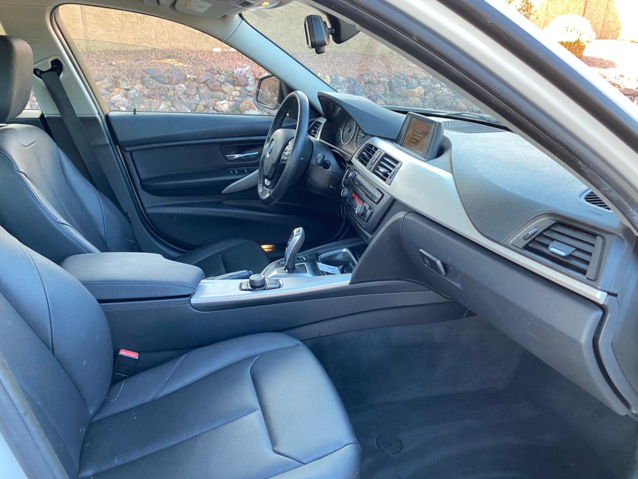 BMW 3 Series 4dr Sdn 320i RWD 2015