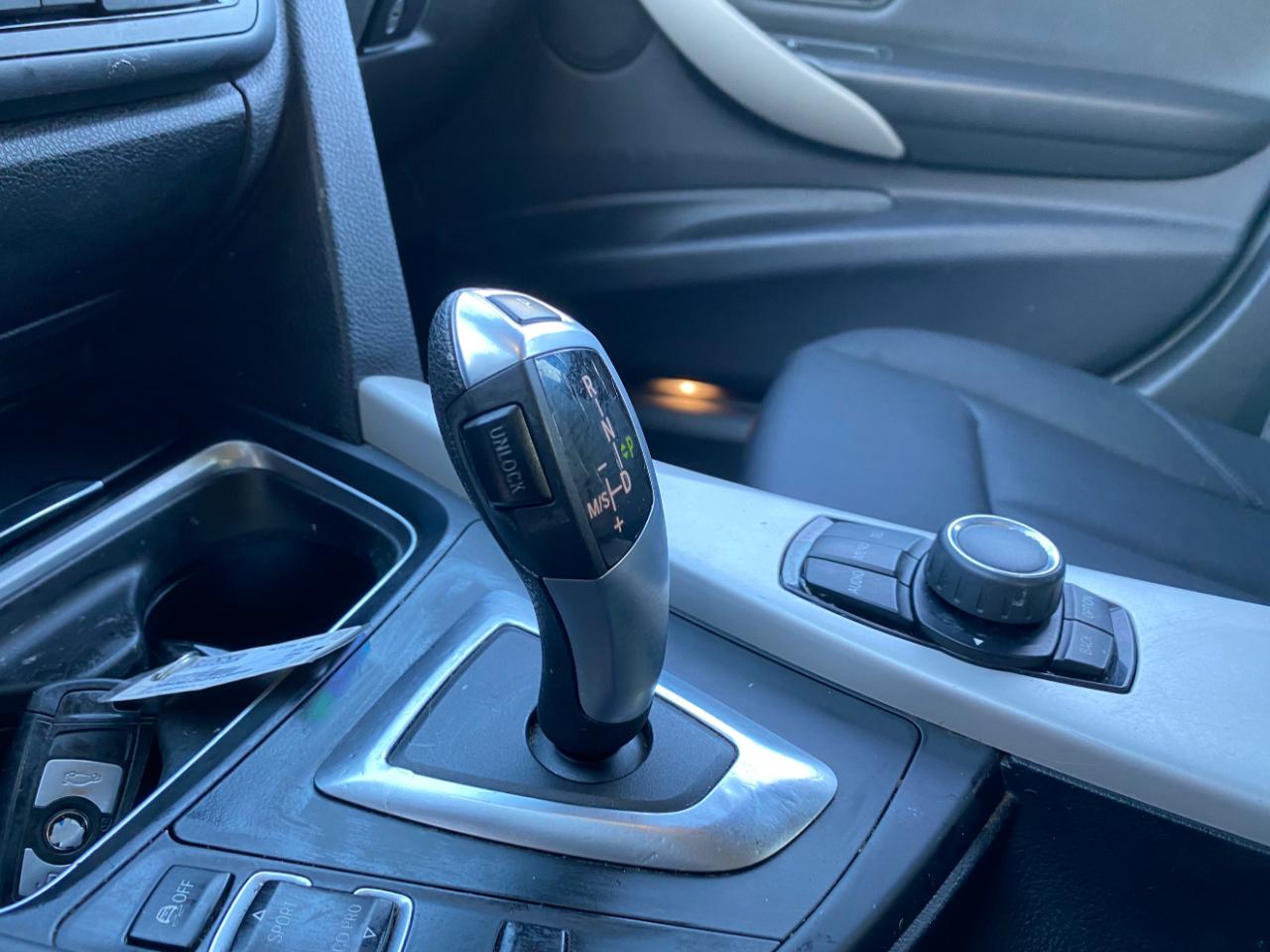 BMW 3 Series 4dr Sdn 320i RWD 2015