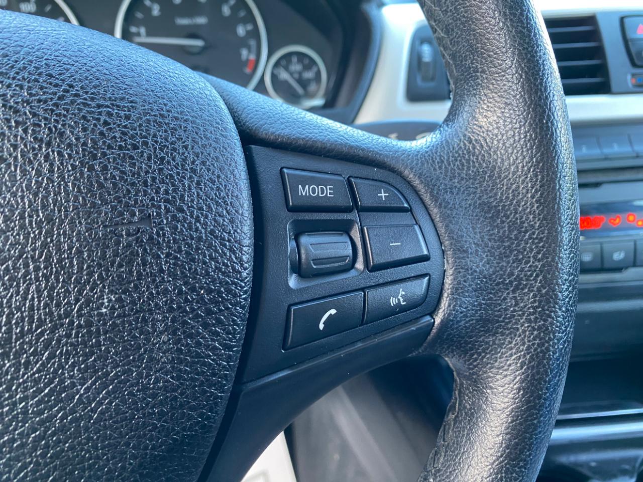 BMW 3 Series 4dr Sdn 320i RWD 2015