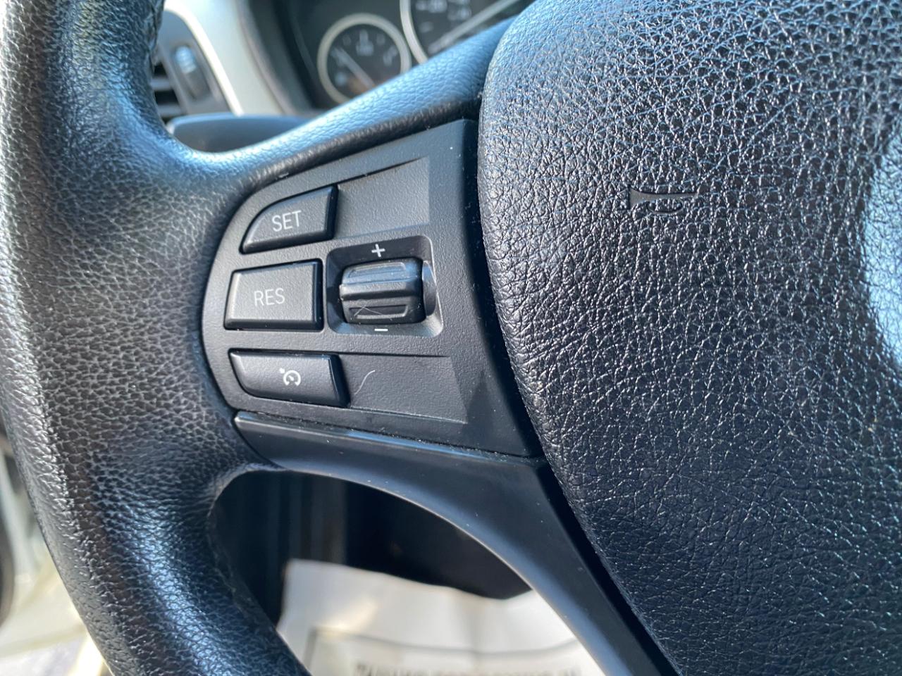 BMW 3 Series 4dr Sdn 320i RWD 2015