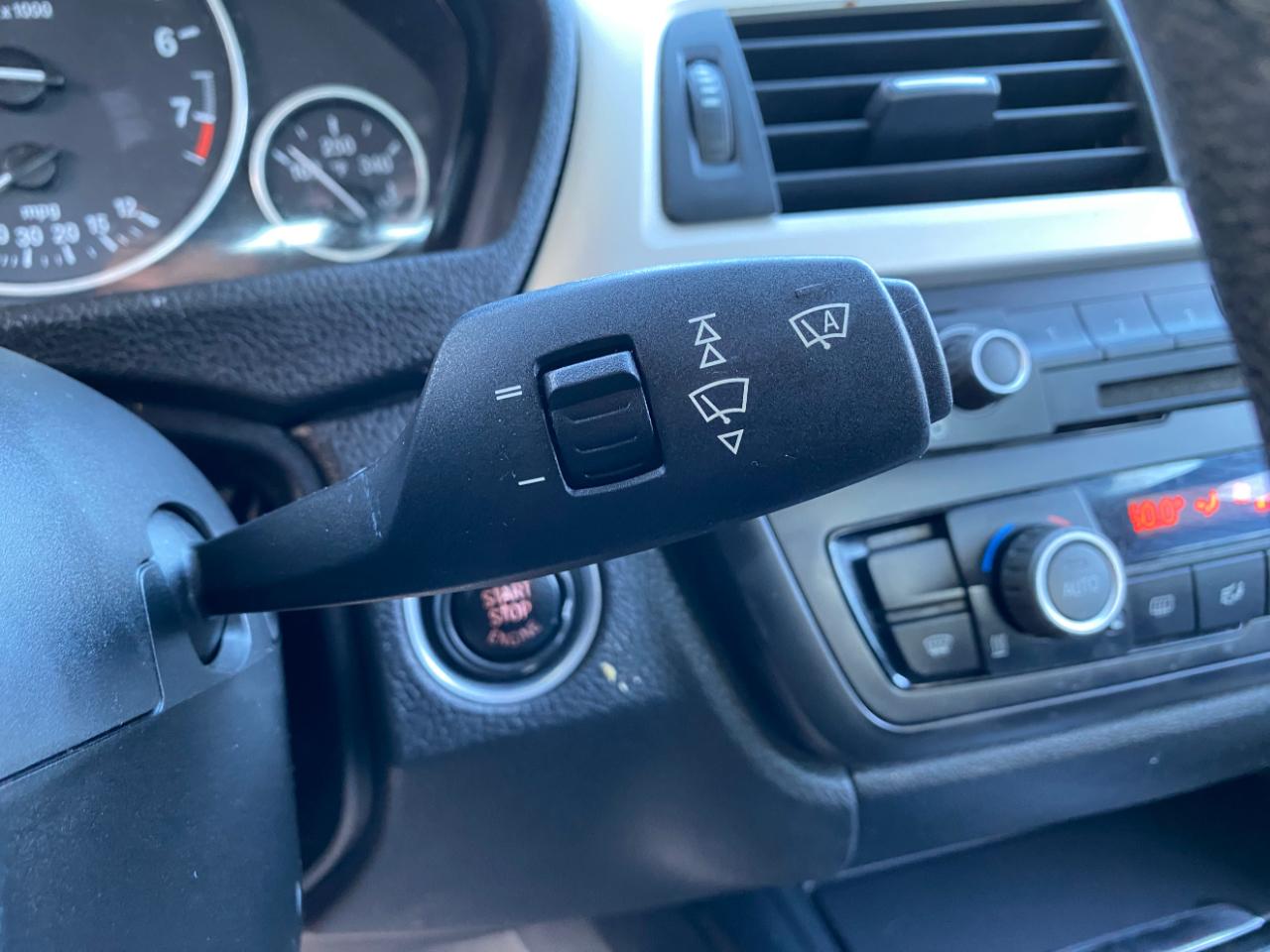 BMW 3 Series 4dr Sdn 320i RWD 2015