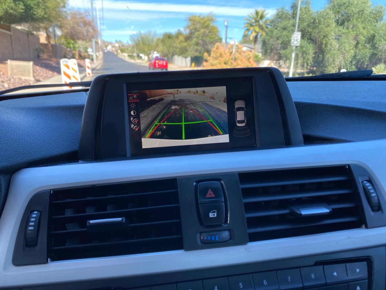 BMW 3 Series 4dr Sdn 320i RWD 2015