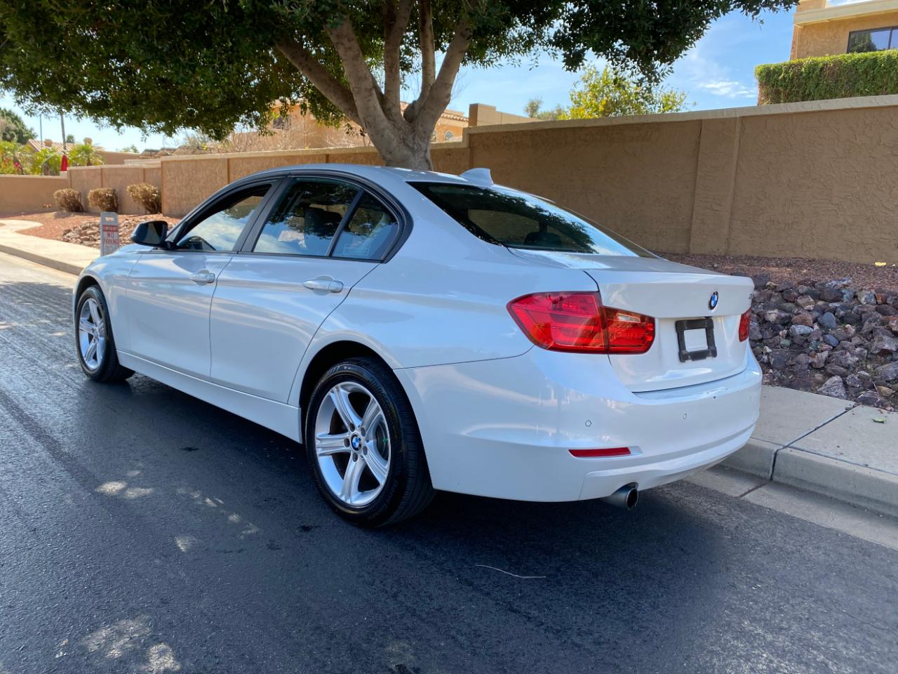 BMW 3 Series 4dr Sdn 320i RWD 2015