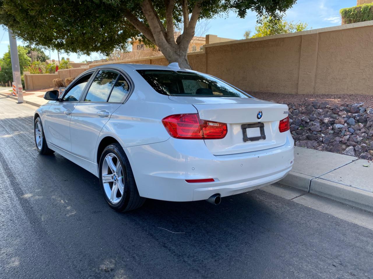 BMW 3 Series 4dr Sdn 320i RWD 2015