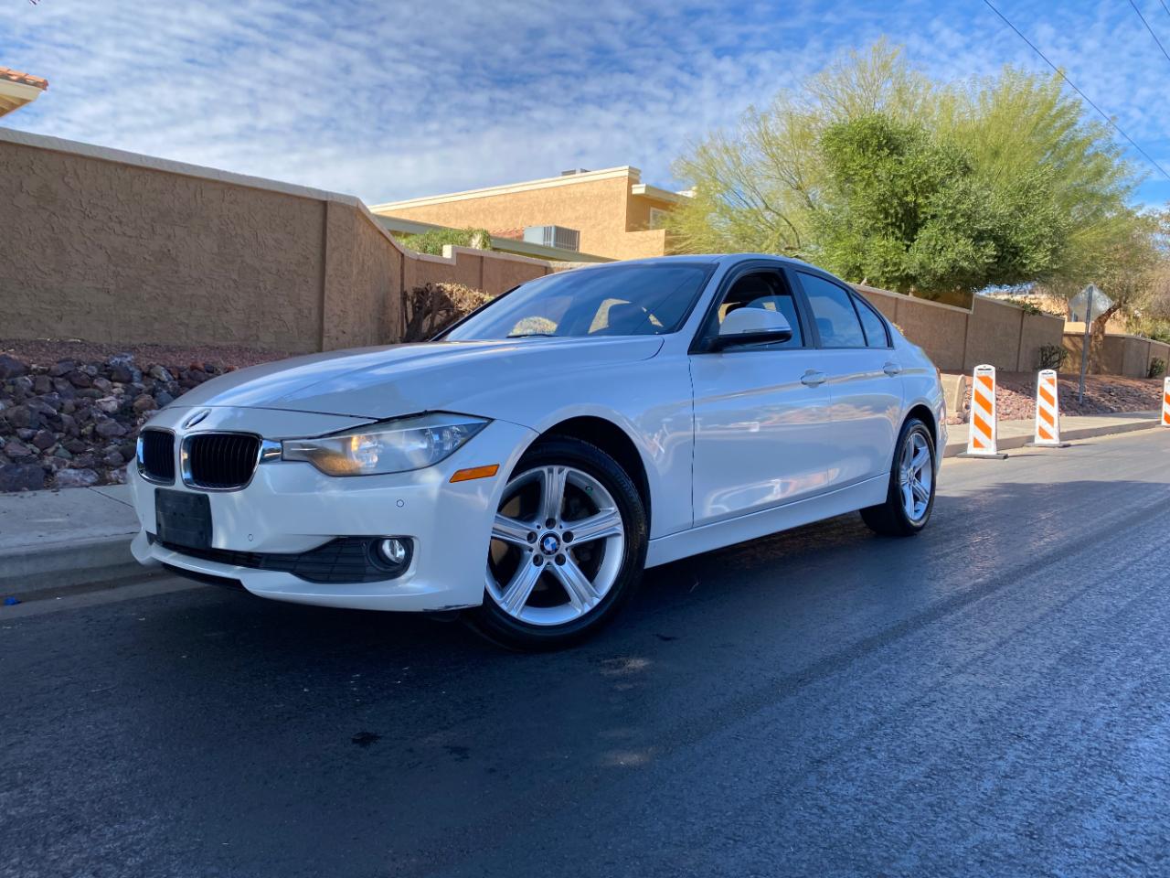 BMW 3 Series 4dr Sdn 320i RWD 2015