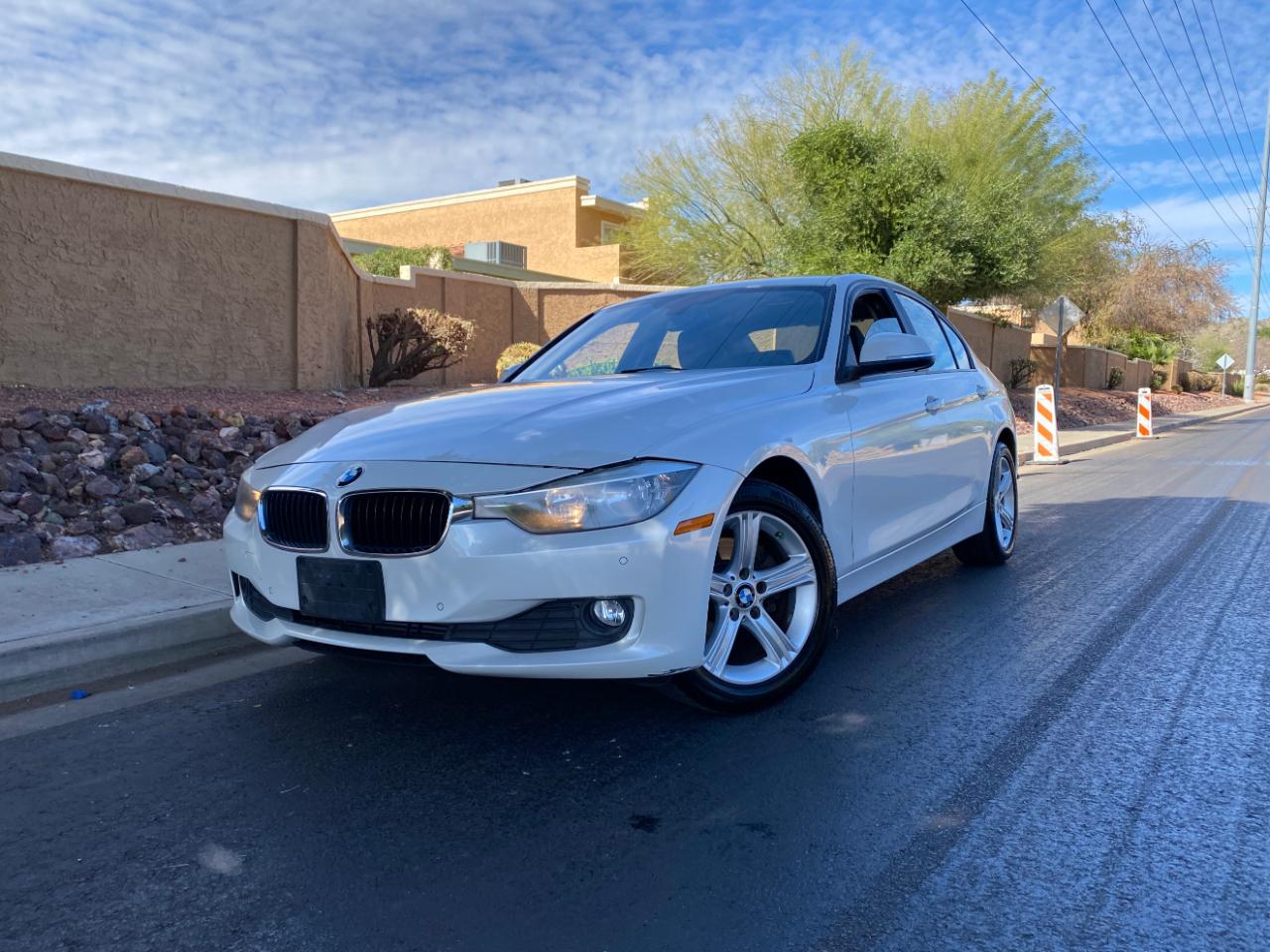 BMW 3 Series 4dr Sdn 320i RWD 2015