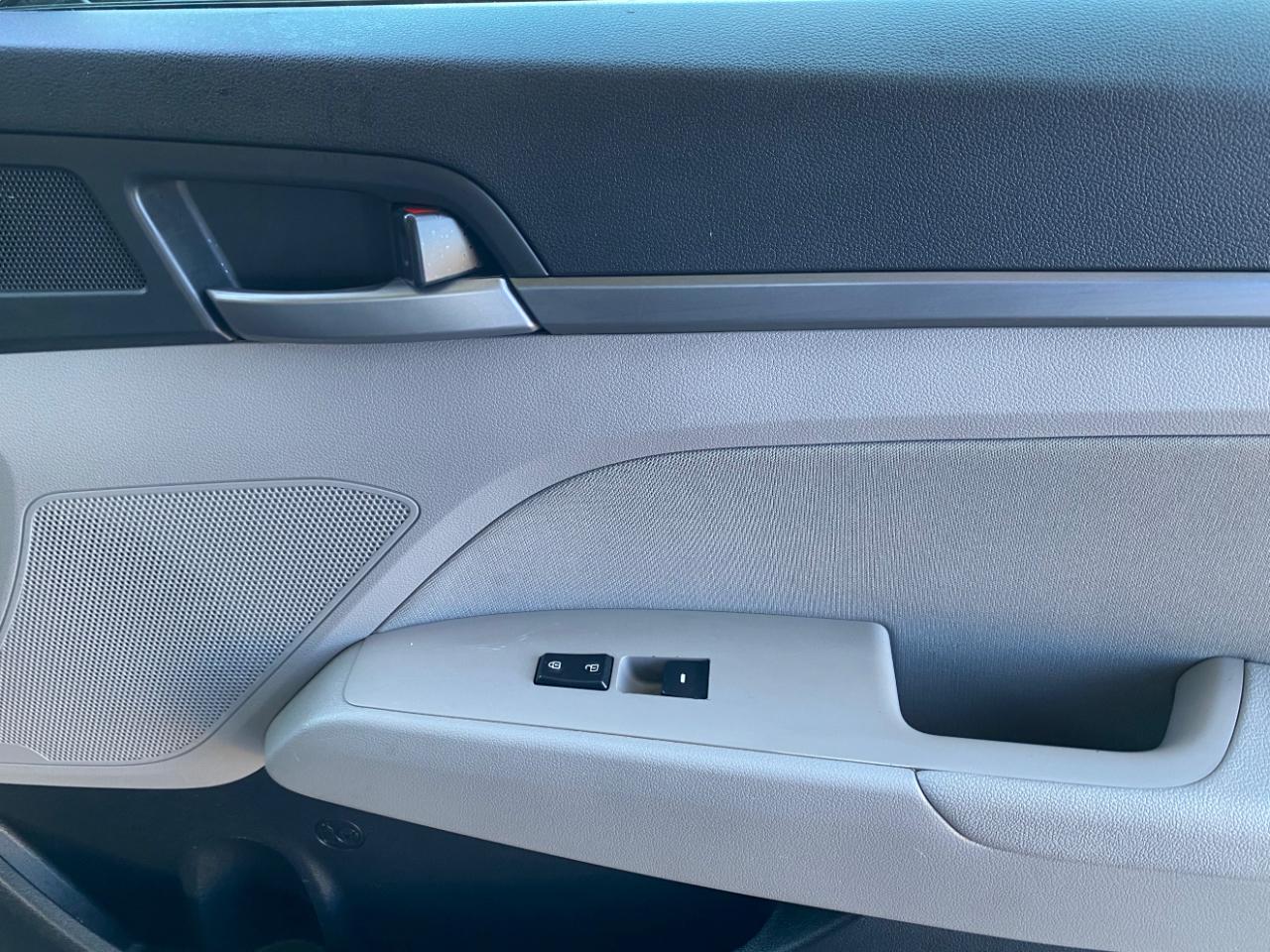 Hyundai Elantra SE 4D Sedan 2017