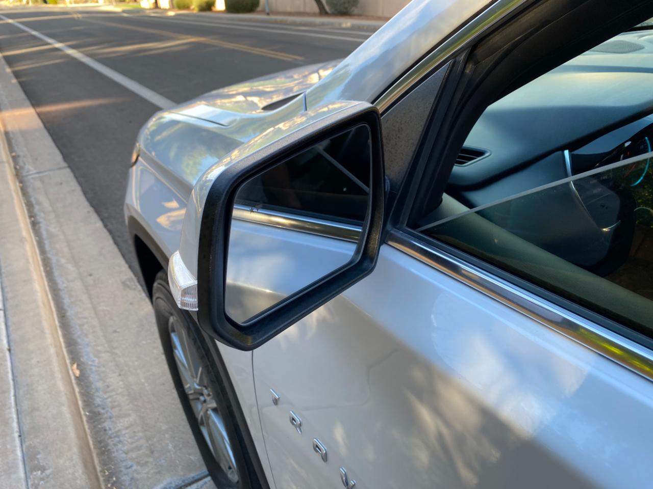 Chevrolet Traverse FWD 4dr LT Cloth w/1LT 2023